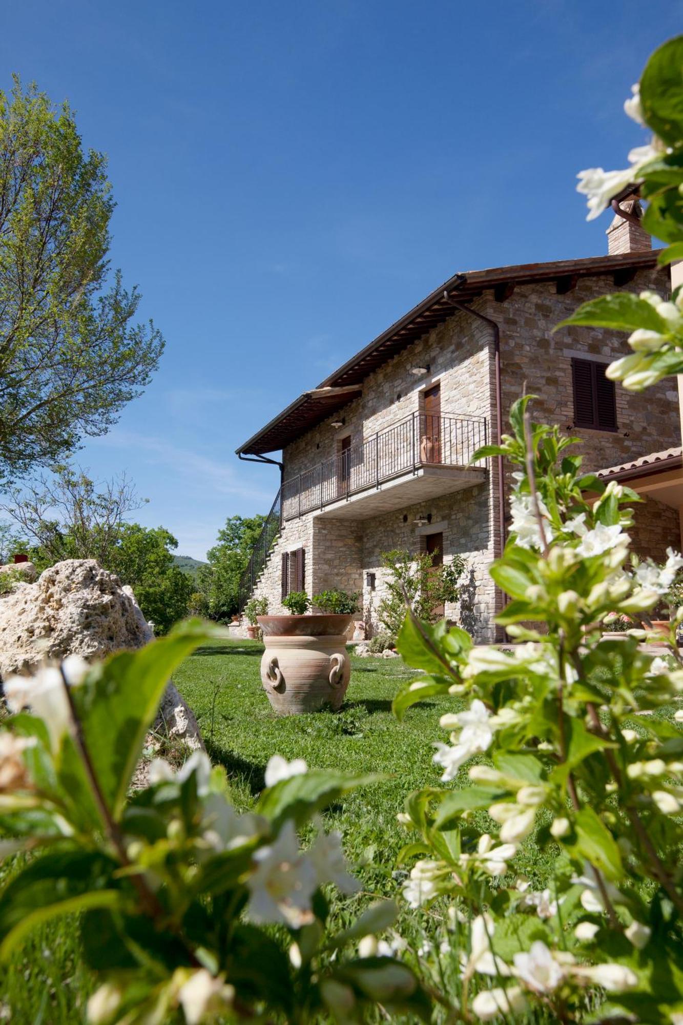 Relais Parco Del Subasio Villa Piano Delle Pieve Exterior photo